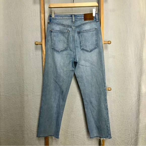 Aritzia Denim Forum Arlo High Rise Straight Cropped Raw Hem Jeans, Size 28 - Picture 4 of 4